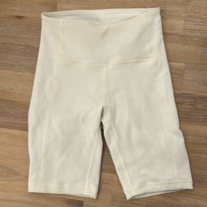 Lululemon cream ribbed 7” biker shorts